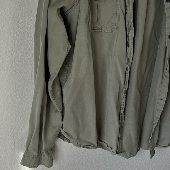 Universal Thread‎ Button Up - Picture 3 of 5